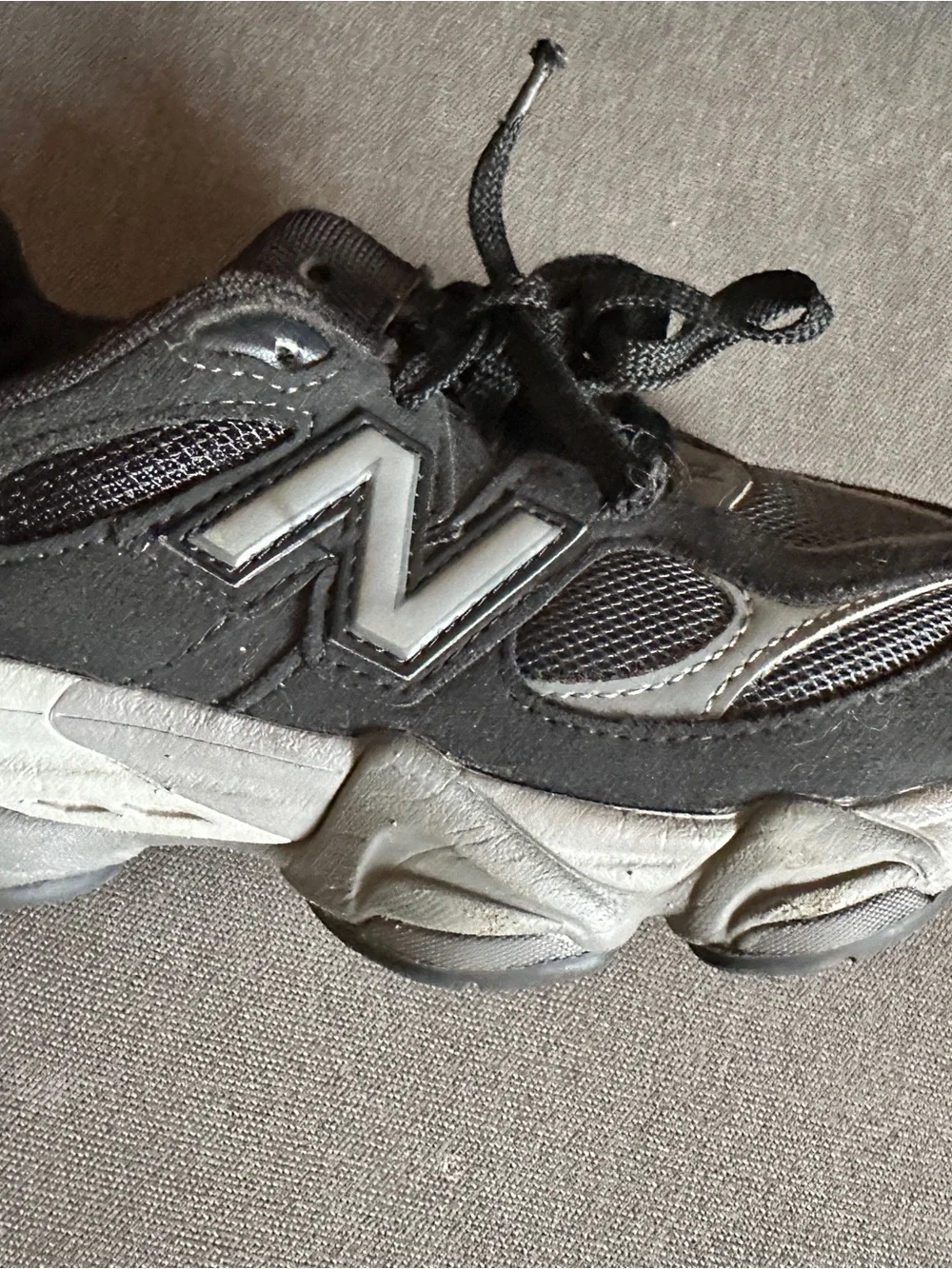 New Balance Kids Black & Gray Lace-Up Sneakers